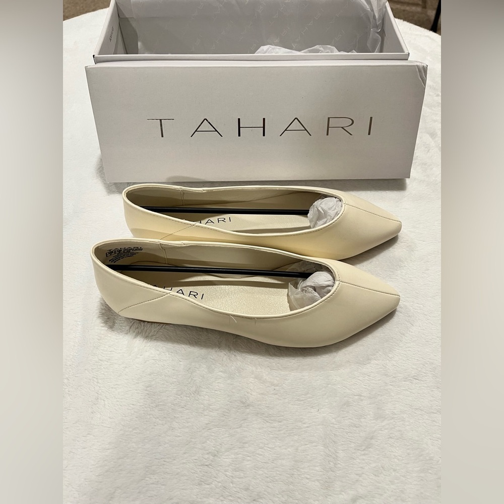 NIB Tahari Paris Ivory Vegan Pointed Toe Flats - Size 7